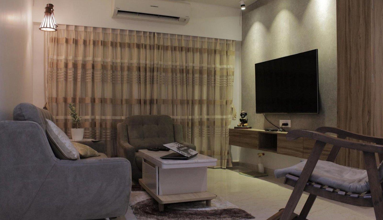 Beige and Cream Mini..._imresizer